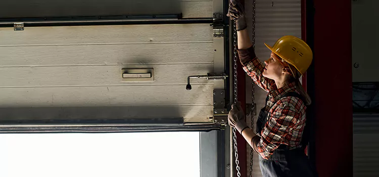 Addressing Common Garage Door Stoppage Issues in Cloverleaf, TX