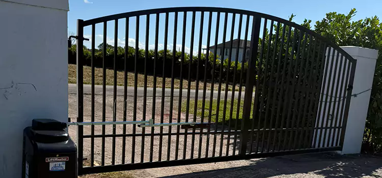 Driveway Fence Repair Cloverleaf